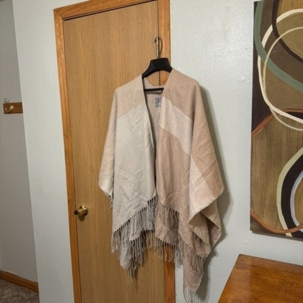Soia & Kyo NWT Size OS Tan 100% Acrylic Scarfigan w/Fringe